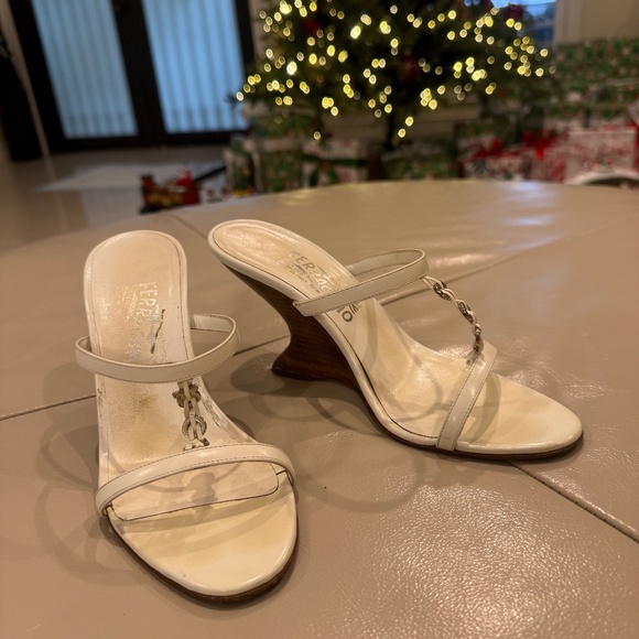 Salvatore Ferragamo White Leather Sculptural Wooden Heel Chain Sandals, Size 6 - Picture 6 of 8